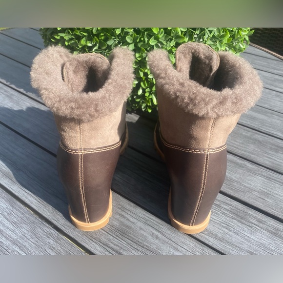 Women’s UGG Alasdair Leather Wedge Ankle Booties - Picture 5 of 8